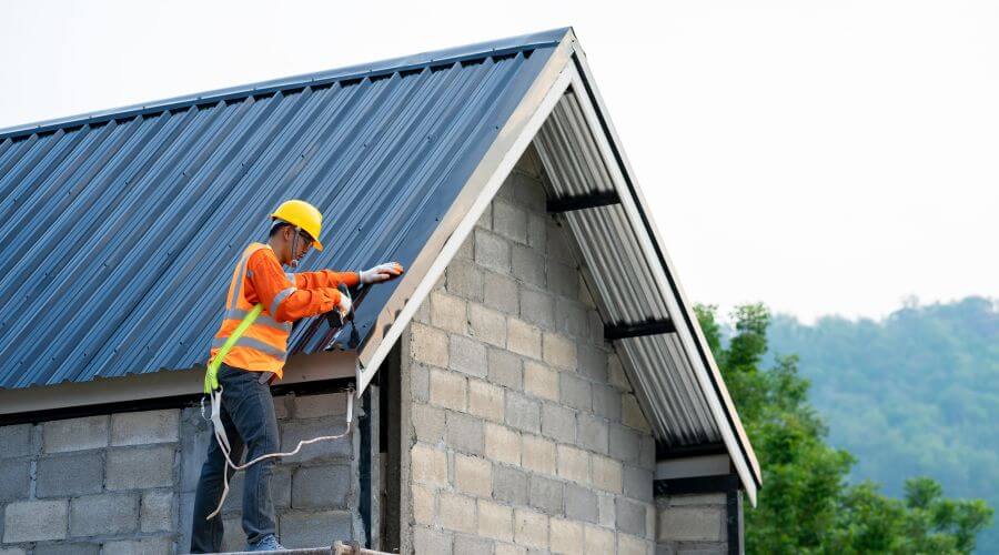 Expert Emergency Roof Repairs services in Carney, MI